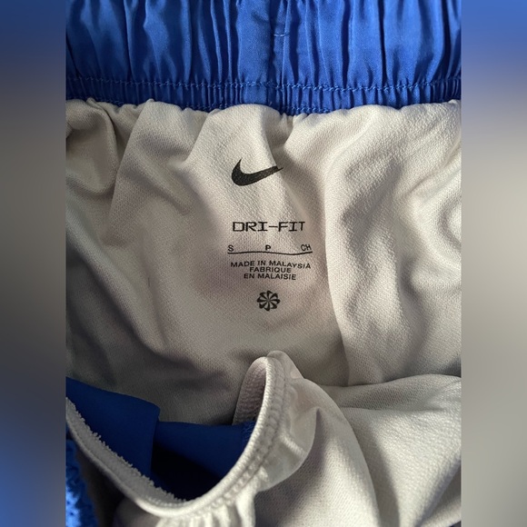 Women’s Nike Kentucky wildcats dri-fit shorts - Picture 2 of 3